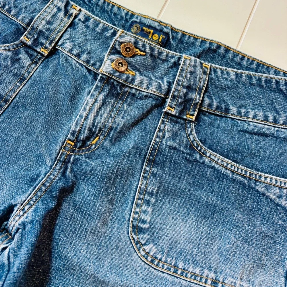 Vintage Women's Y2K Low Rise Denim Shorts Medium Wash Utility Pocket Size 18